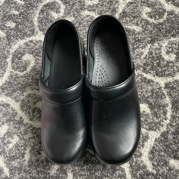Women’s Black Dansko Clogs - Picture 6 of 6